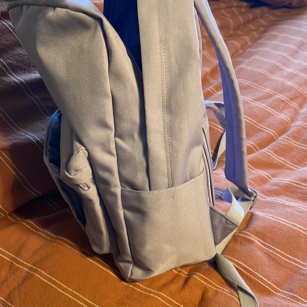 Purple back pack - Picture 3 of 5